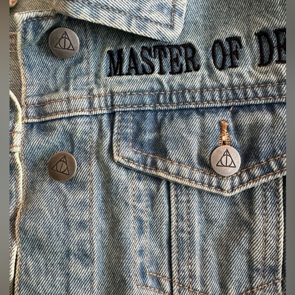 Harry Potter Deathly Hallows cropped denim jacket size small - Picture 4 of 6